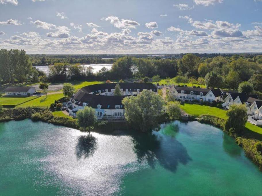 Charming Lake House Nature Retreat In Cotswold Water Park, South Cerney Near Cirencester Exterior foto